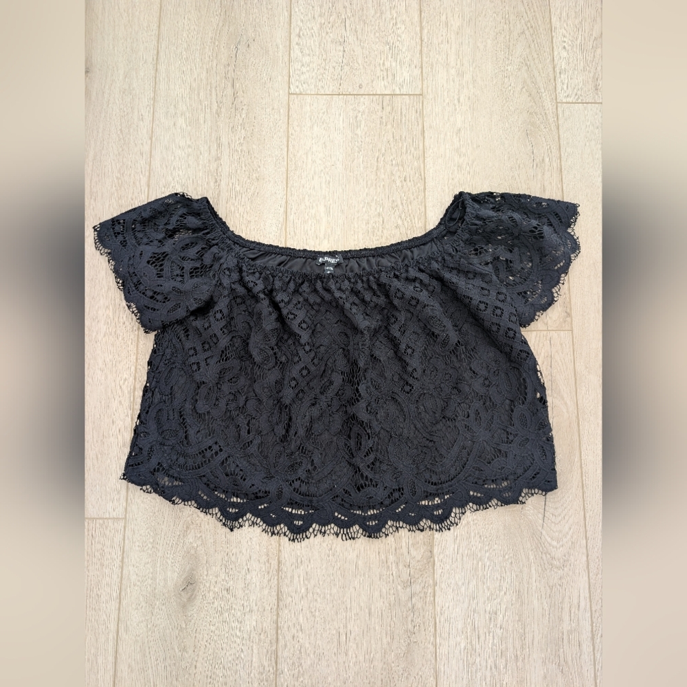 Express black off-the-shoulder lace crop top - Picture 3 of 7